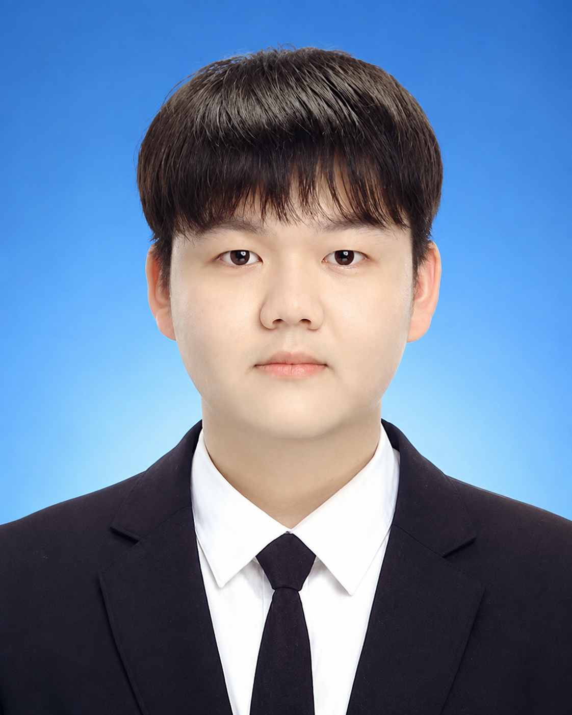 정장 차림의 백주원 증명사진
